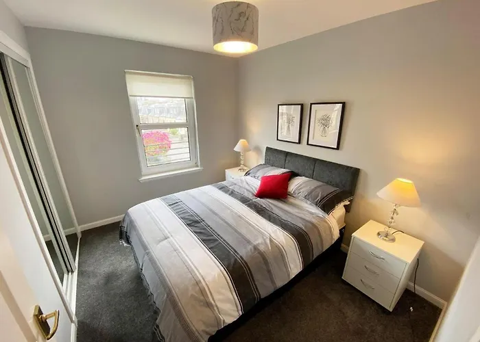 New Super 2 Bedroom Flat In Falkirk